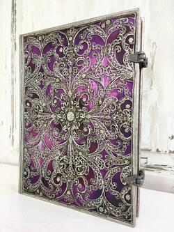 Purple Soul Notesbog MED LINJER Luksus ekstra tykt og stort format med tykkere sider og messingspænder 240 sider  18/23 cm i gaveindpakning