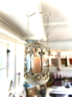 Smuk lanterne med træk-ud-hank kan hænges i træerne 400 kroner