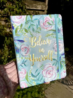 MED LINJER Believe in Yourself notesbog med guldskrift på forsiden - turkise indersider 16/21 160 sider hardcover