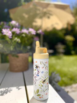 Termoflaske med fliptop og sugerør 500 ml uden giftstoffer Motivet et bier og blomster