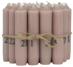 24 bedelys i æske med tal 1-24 farve brun-rosa højde 11 omkreds 2,2 (Lysene fra kærlighedsjulekalenderen separat i æske) Begrænset antal Smuk juleindpakning