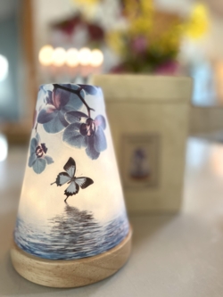 Sommerfugle-lampe på batteri som medfølger porcelæn højde 14 omkreds 10 i gaveæske