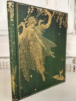 MED LINJER Green Vintage Fairy - særligt eksklusiv notesbog i stort format 18/23 cm 144 syrefri cremefarvede sider fra det canadiske firma Paperblanks - i gaveindpakning 1 stk tilbage