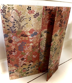 UDEN LINJER Den Japanske Have - særligt eksklusiv notesbog i stort format med magnetklaplukning 18/23 cm 144 syrefri cremefarvede sider fra det canadiske firma Paperblanks - pakkes i gaveindpakning