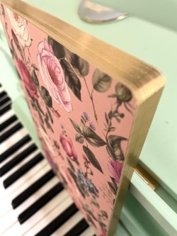 Rosenbogen A5 Notesbog med linjer Roser med "guld" 192 sider (Kuglepennen kan købes separat) lækkert genbrugspapir