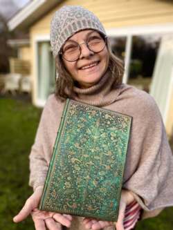 Kæmpe Notesbog A4 med 240 sider UDEN LINJER smaragd med guld Nature`s Grace fra Canadisk firma
