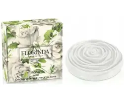 Rosenknop Hvid Vegetabilsk italiensk håndsæbe med naturlig rosenduft i smuk æske 100 g. Sæben skummer ekstra blødt hvis du giver dig tid