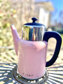 Fantastisk stor og smart retro elkedel med termokande-effekt 1,7 liter (BEMÆRK  grundet kassens størrelse pakkes denne IKKE i gaveindpakning)