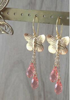 Sommerfugle-øreringe ROSA 18 K forgyldt og med østriske krystaller i smykkeæske og organzapose specialdesignet til min SOUL SHOP FRI FRAGT indtil 7. juni fratrækkes manuelt inden jeg sender
