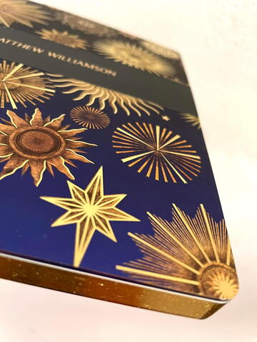 Golden Stars notesbog MED LINJER og let bøjeligt omslag A5 166 sider guldbemalede i kanten FSC mærke ansvarligt papirbrug i fin gavepose