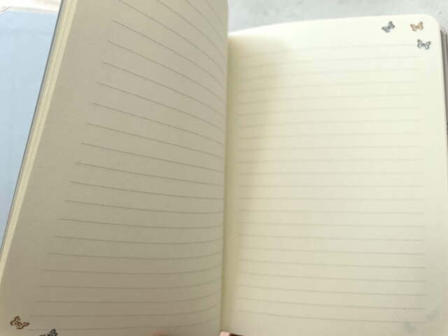 Douce Butterflies notesbog hardcover med linjer 13/18 cm 160 sider i florlet gaveindpakning