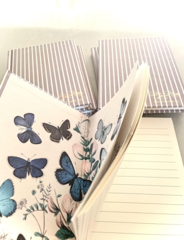 LIVETS NOTESBOG UDEN LINJER luksus notesbog med skriveøvelser og citater til inspiration - signeret og i smuk gaveindpakning - fra mit eget forlag + GRATIS NOTESBOG med linjer i bonusgave