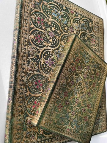 MED LINJER sæt Mystique soft cover stort format 18/23 176 sider + lommebog 9/14 208 sider Kun 1 sæt