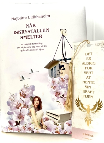 NY BOG SIGNERET Når iskrystallen smelter - en magisk fortælling om at forsone sig med sit liv og hente sin kraft hjem. 344 sider pakkes i smuk indpakning Skriv hvis du IKKE ønsker indpakning