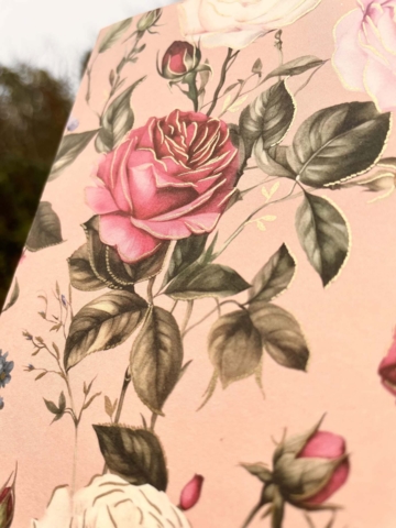 A5 Notesbog med linjer Roser med "guld" 192 sider med linjer (Kuglepennen kan købes separat)