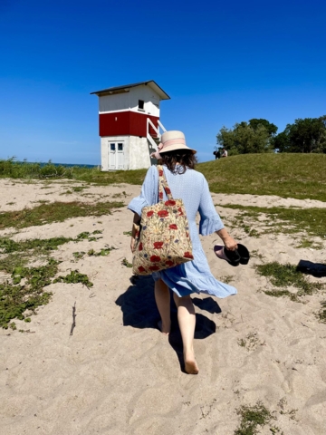 Valmuetasken Kæmpe håndsyet strandtaske/yogataske/indkøbstaske håndsyet af gobelin med valmuer med lynlås foret og med ekstra rum