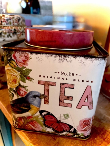 TEA 200 grams metal-teæske med blomster, fugl og sommerfugl 10/12,5 cm