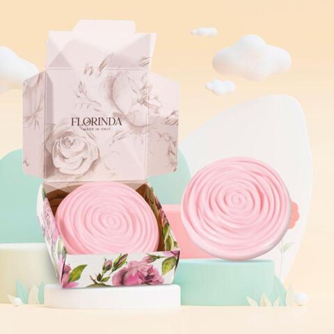 Vegetabilsk italiensk håndsæbe med naturlig rosenduft i smuk æske 100 g. Sæben skummer ekstra blødt hvis du giver dig tid