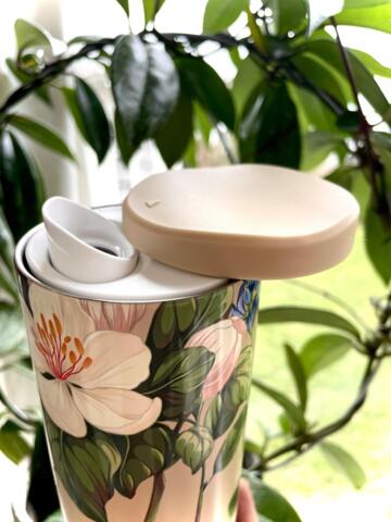 Slankt Termokrus med skydelåg "Vintage blomster" 350 ml til rejsen holder varmt op til 10 timer