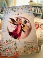 UDEN LINJER NOTESBOG med sangtekst På forside, bagside og inderside er hele sangen Når iskrystallen smelter trykt sammen med mine egne collager - i sød gaveindpakning  fra mit eget forlag UDEN LINJER NOTESBOG med sangtekst På forside, bagside og inderside er hele sangen Når iskrystallen smelter trykt sammen med mine egne collager - i sød gaveindpakning  fra mit eget forlag