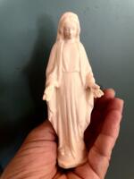 Marias velsignelse lille håndskåret træfigur fra Italiensk træskærer firma rent ubemalet ahorntræ 12 cm Påskegave en pakke Maria-postkort