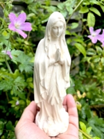 UDSOLGT Maria i Bøn håndskåret træfigur ubemalet ahorn-træ fra Italiensk træskærerfirma 15 cm